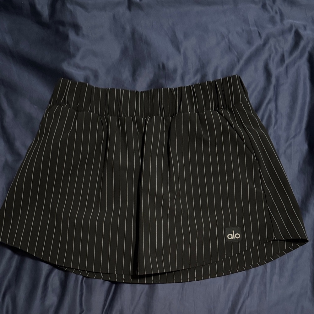 ALO Yoga Black Elastic Waist Athletic Mini Skirt - Picture 2 of 4